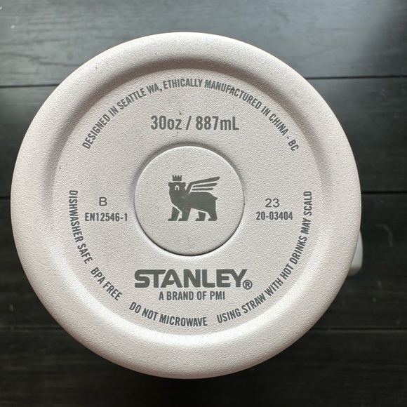 Stanley 30 oz Quencher Rose Quartz Travel Mug with Handle - Picture 4 of 4